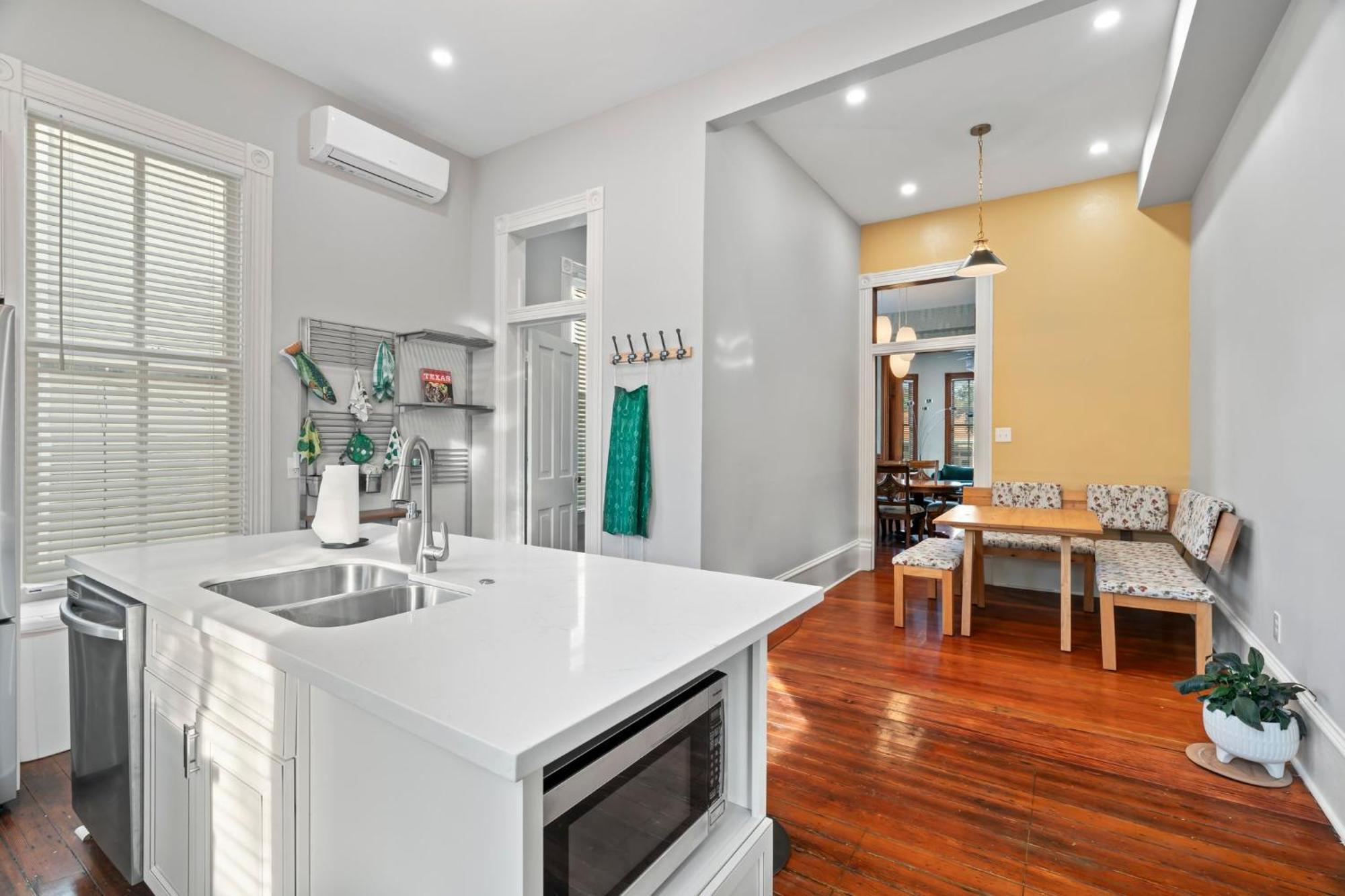Historic Galveston Family Beach Home With 3 King Beds Luaran gambar
