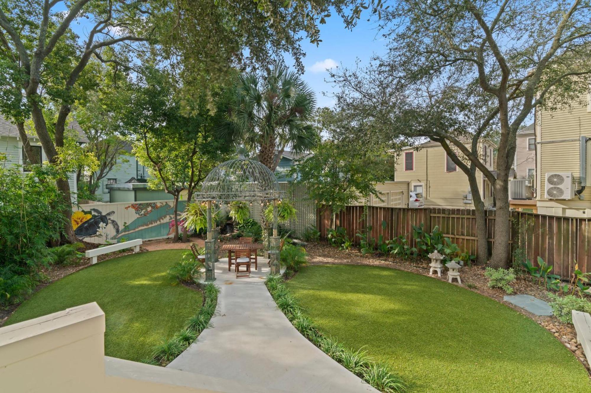 Historic Galveston Family Beach Home With 3 King Beds Luaran gambar